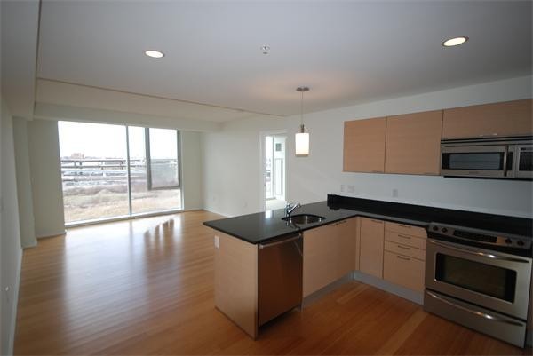 2 Earhart, East Cambridge