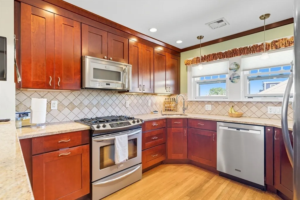 40 Cottage Park Rd, Winthrop