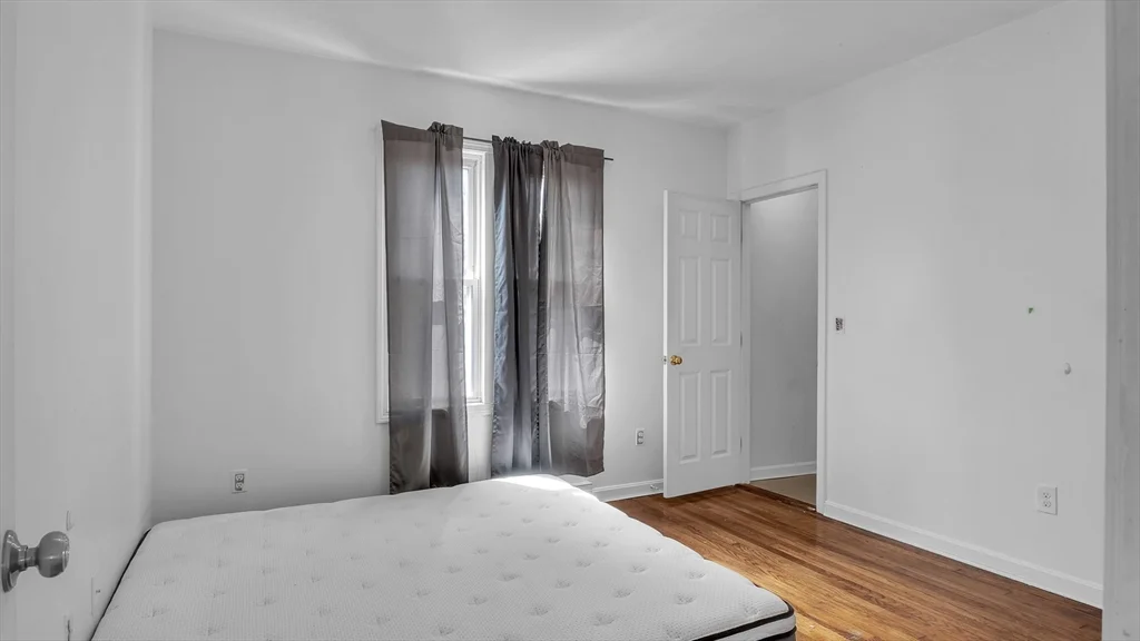 1442 Main St, Worcester