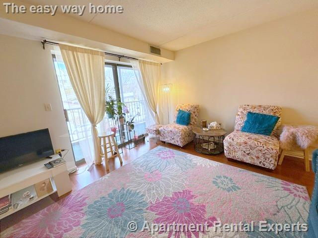 100 High St, Medford Square