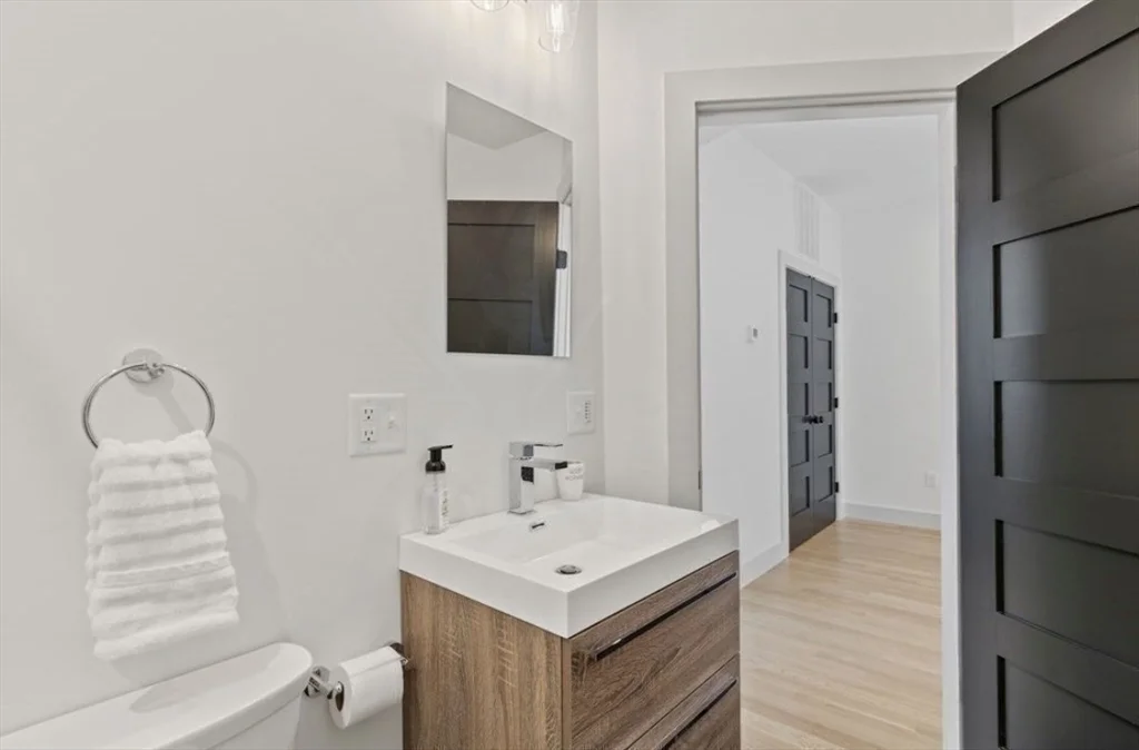 43 Wordsworth St, East Boston
