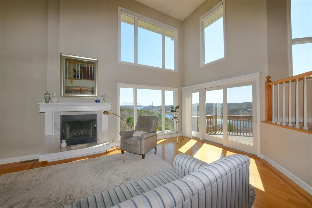 4 Bittersweet Ln, Buzzards Bay