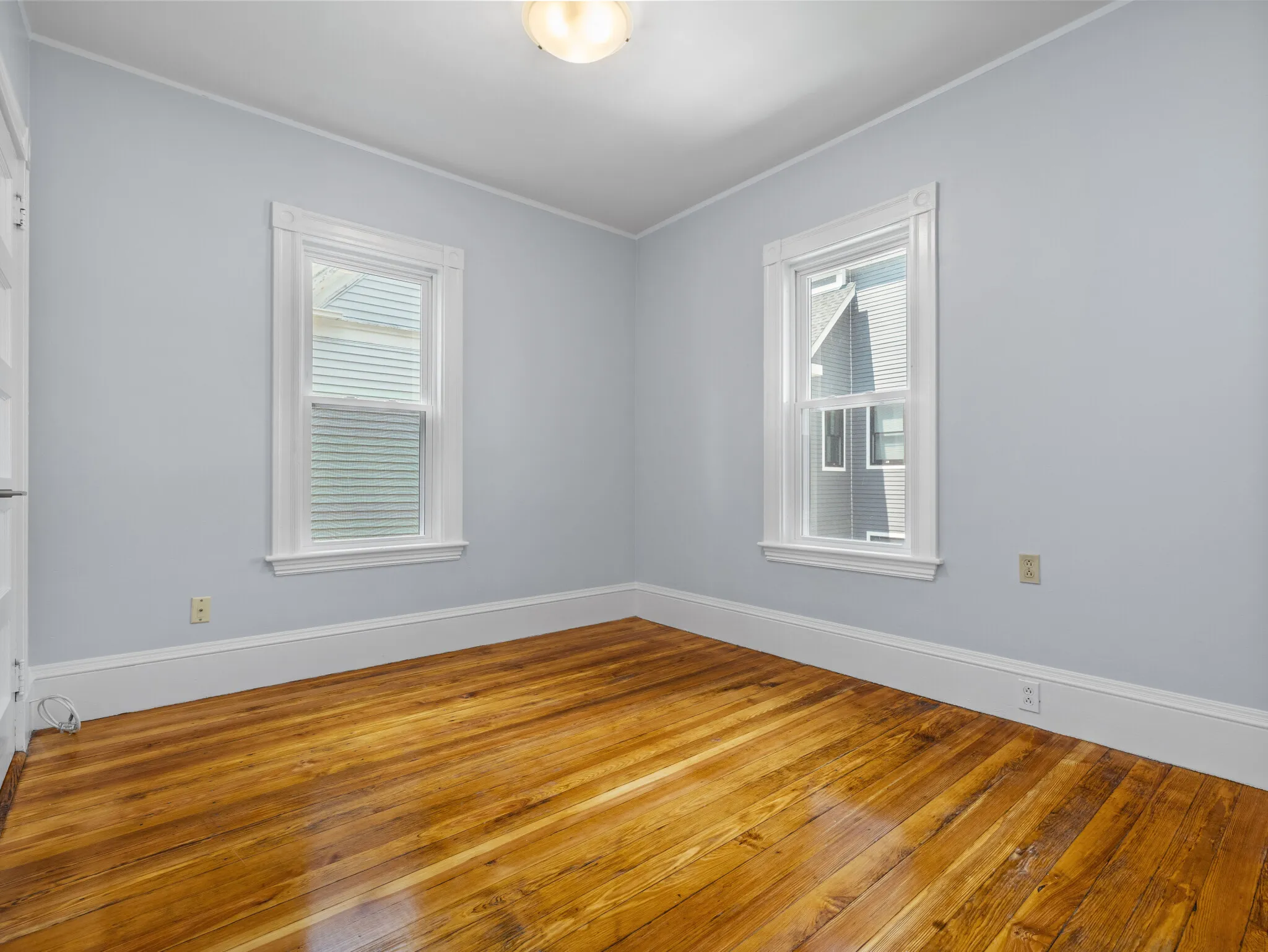 57 Hawthorne St, Davis Square