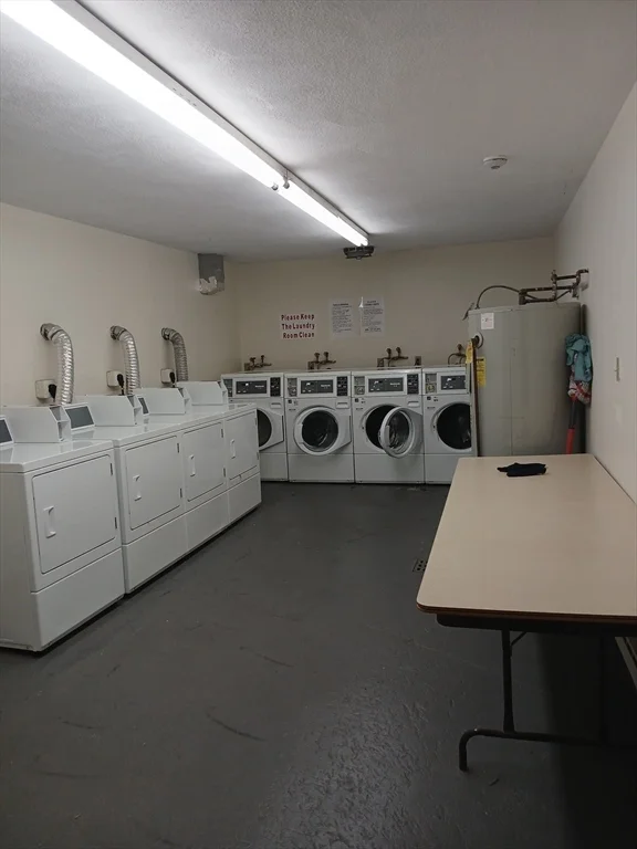 386 Commercial, North End