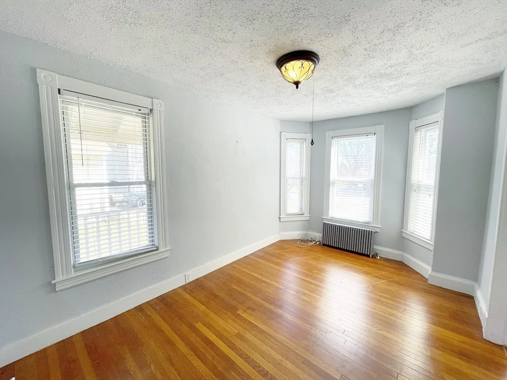 51 Jenness St, Lowell