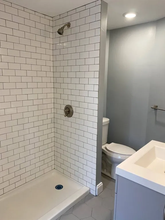 33 Chelsea St, East Boston