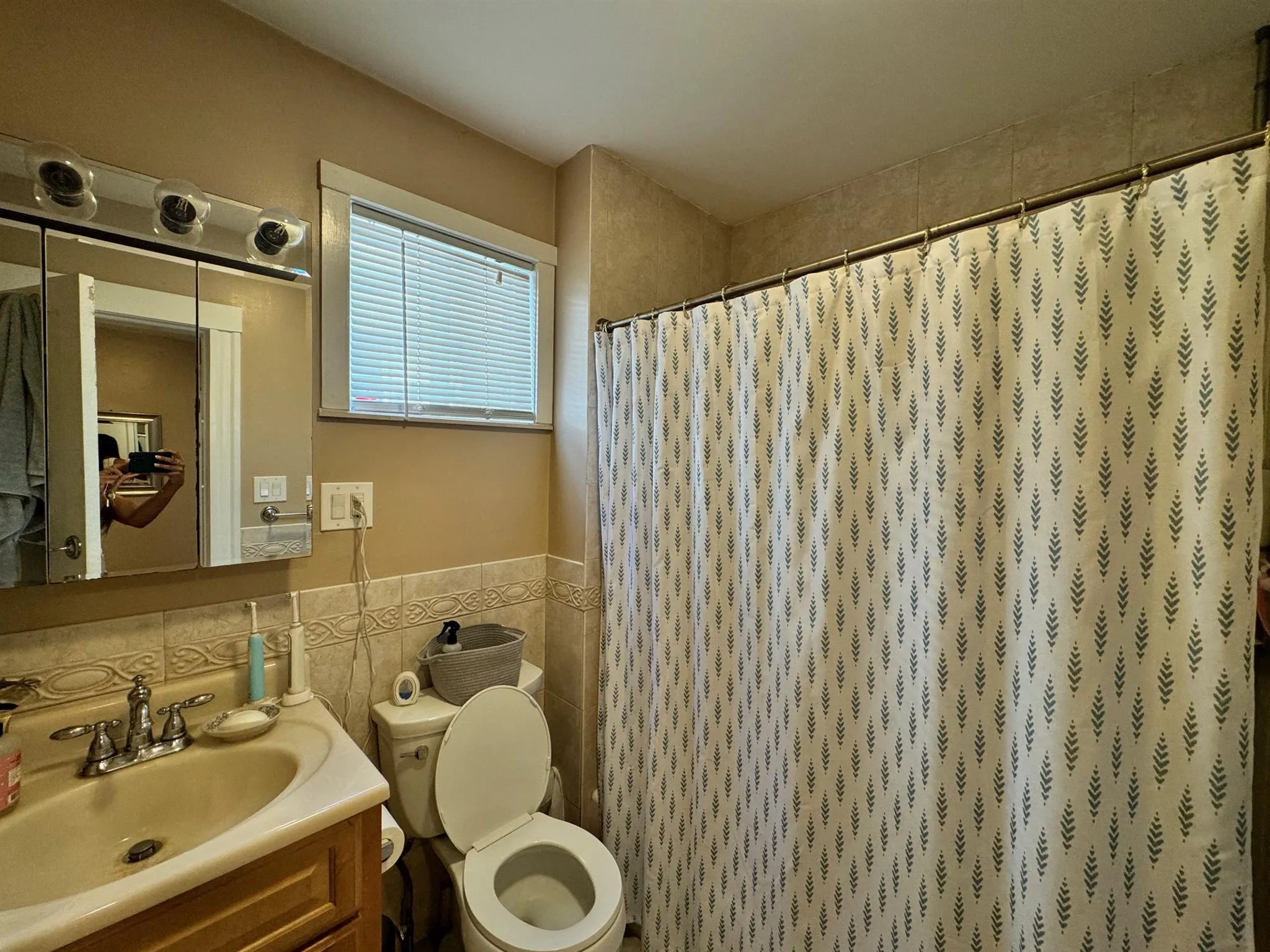 44 Clarendon Ave, Teele Square