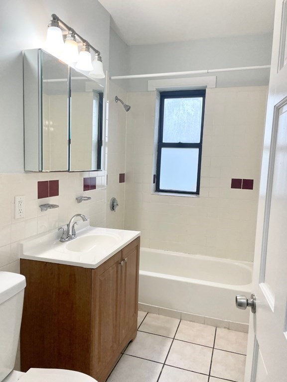 435 Walnut Ave, Roxbury