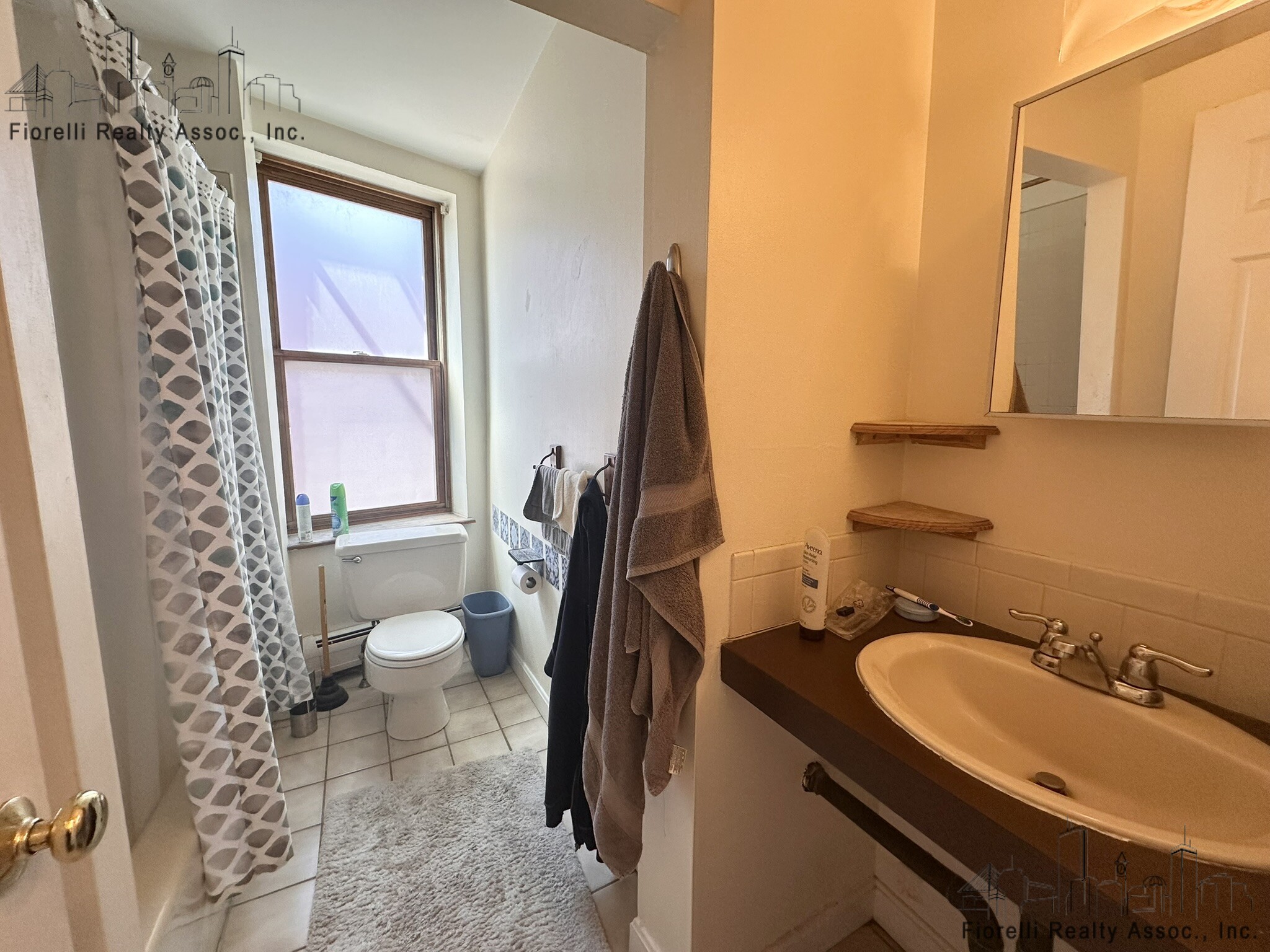 556 Commercial St, North End