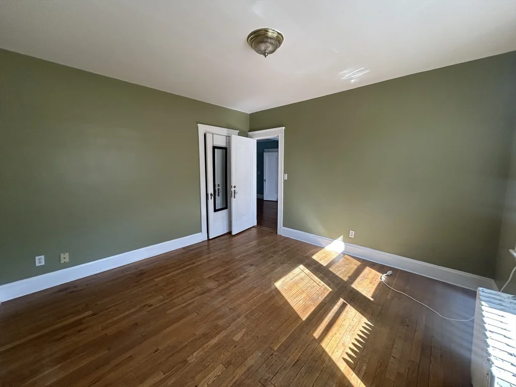 2035 Commonwealth, Brighton