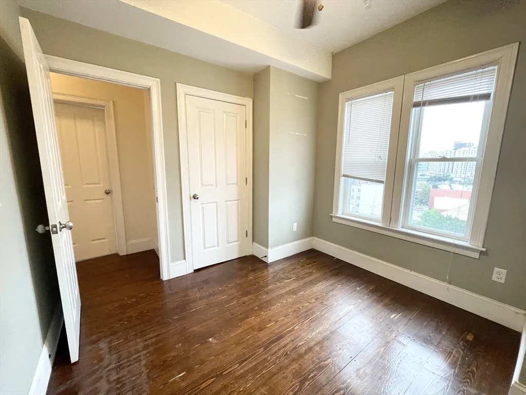 178 Hillside St, Mission Hill