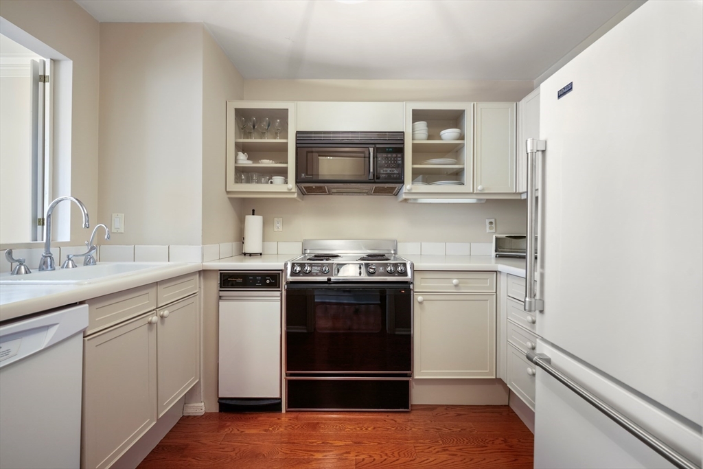 300 Boylston St, Downtown