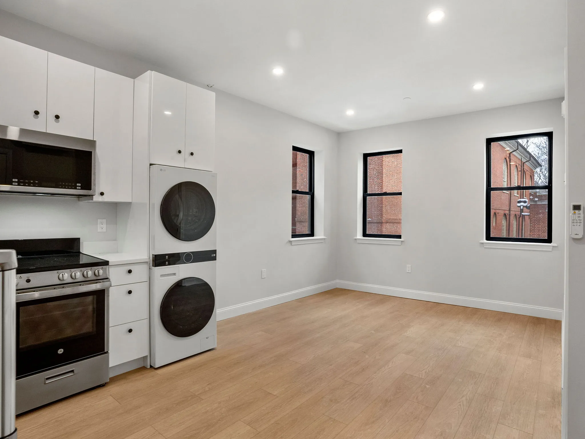 176 Salem St, North End