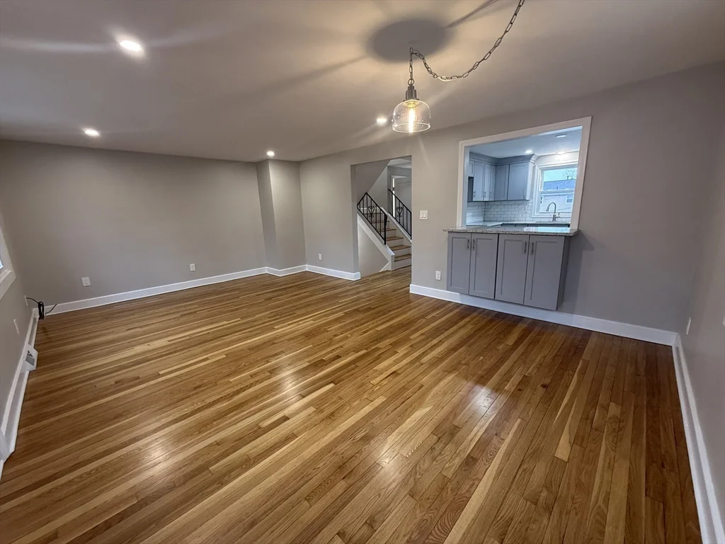 7 Silvia Ct, Hyde Park