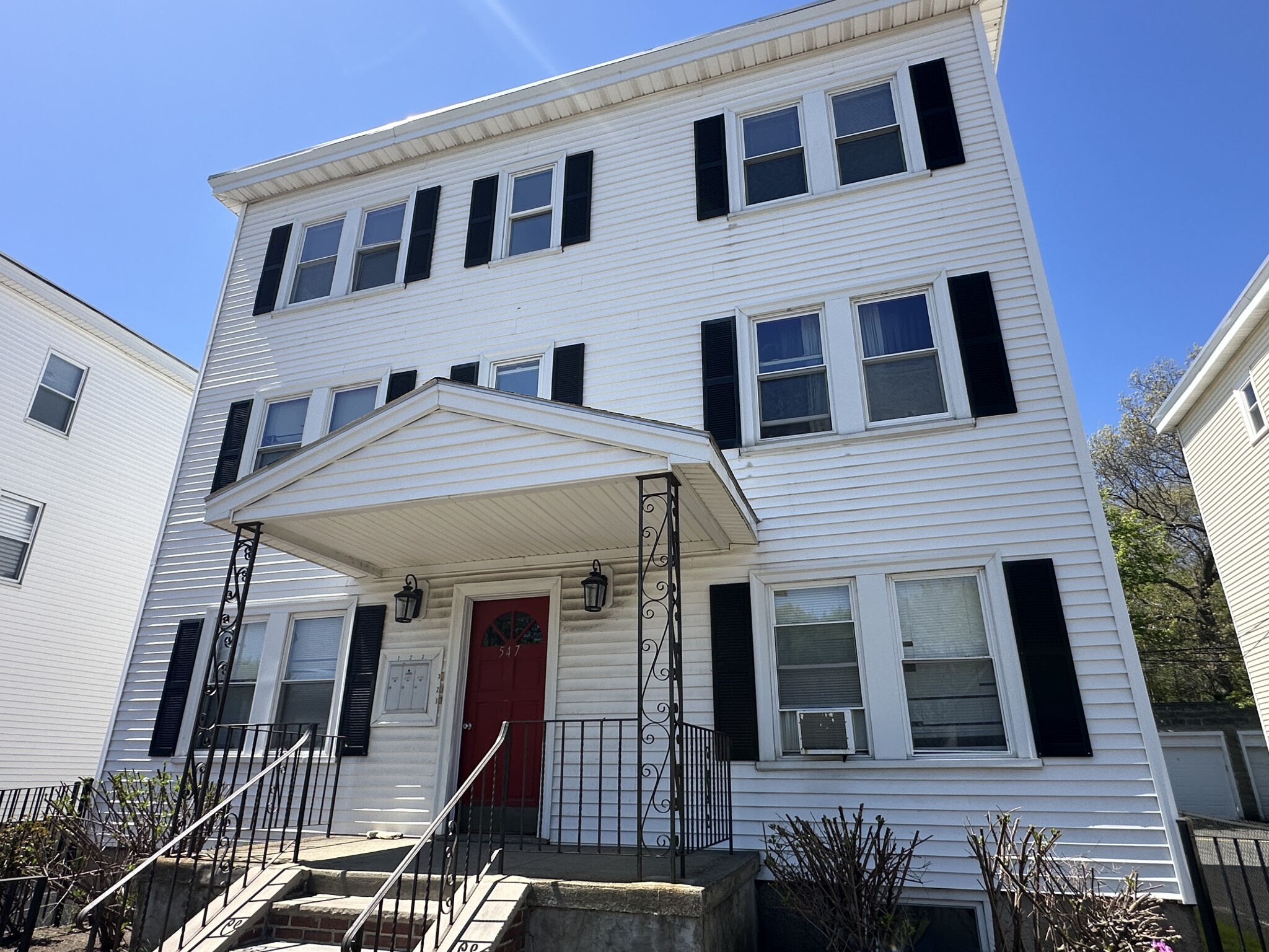547 Hyde Park Ave, Roslindale