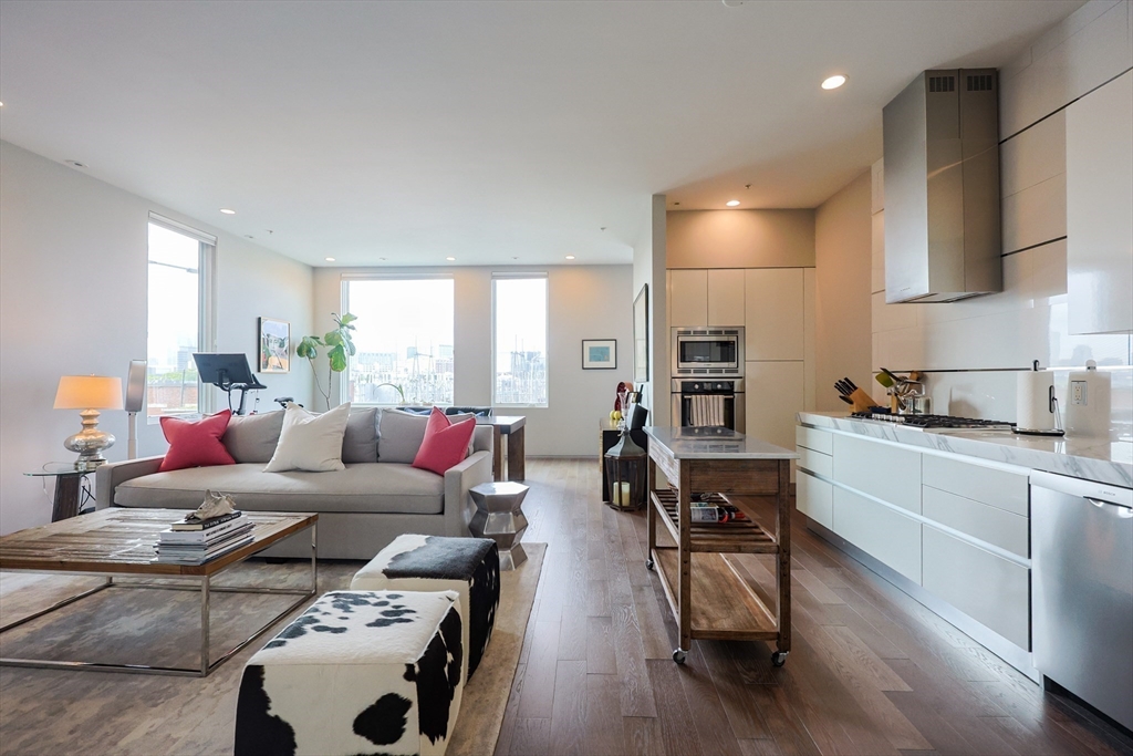 537 E 1st, South Boston