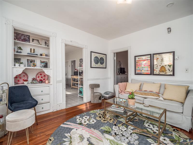 318 Beacon St, Ward Two