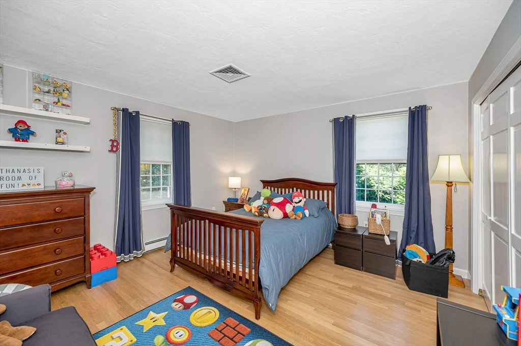 4 Nashoba Dr, Chelmsford