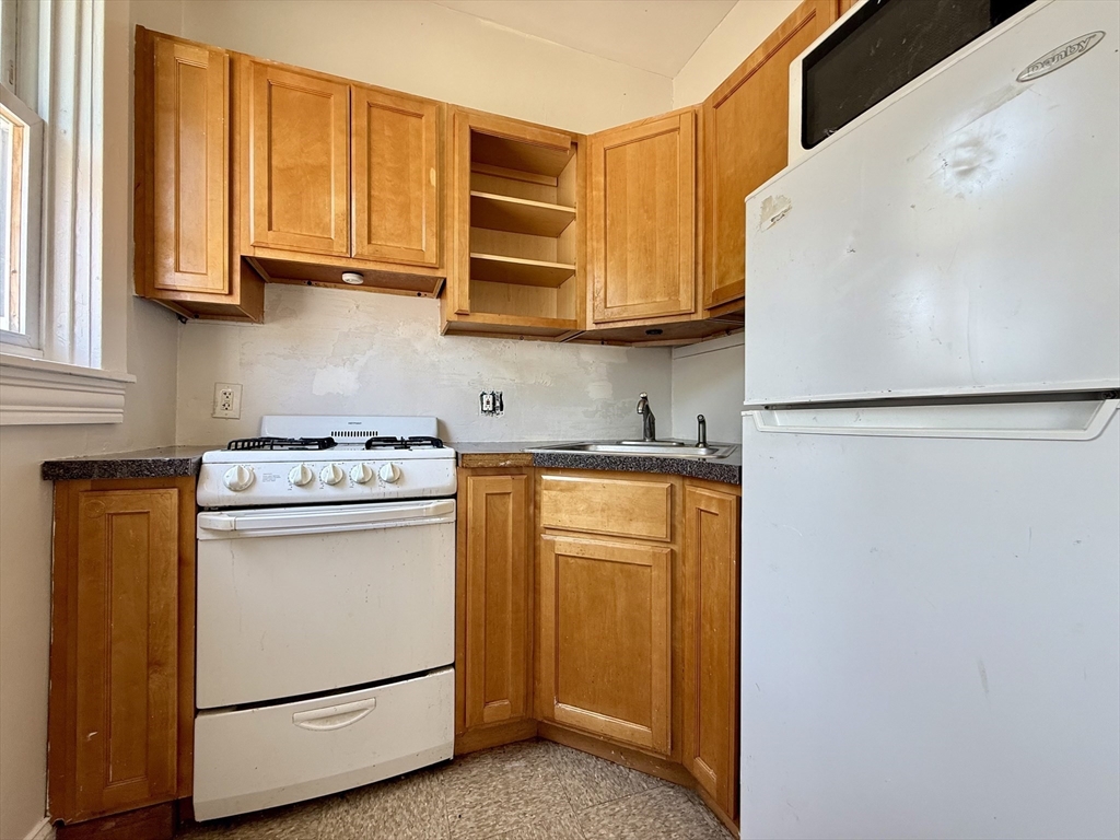 29 John St, Attleboro