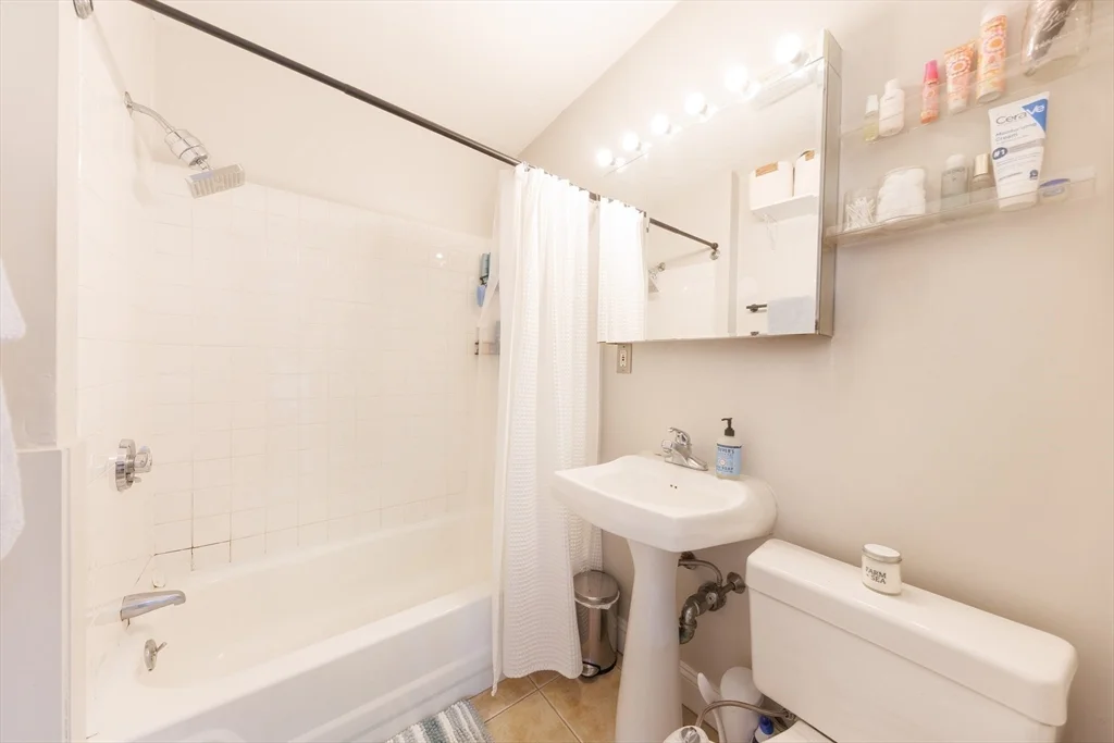 522 E 8, South Boston