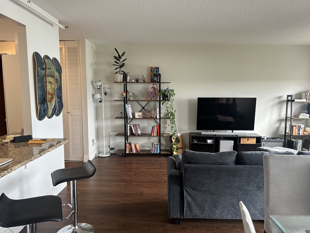 872 Massachusetts Ave, Riverside