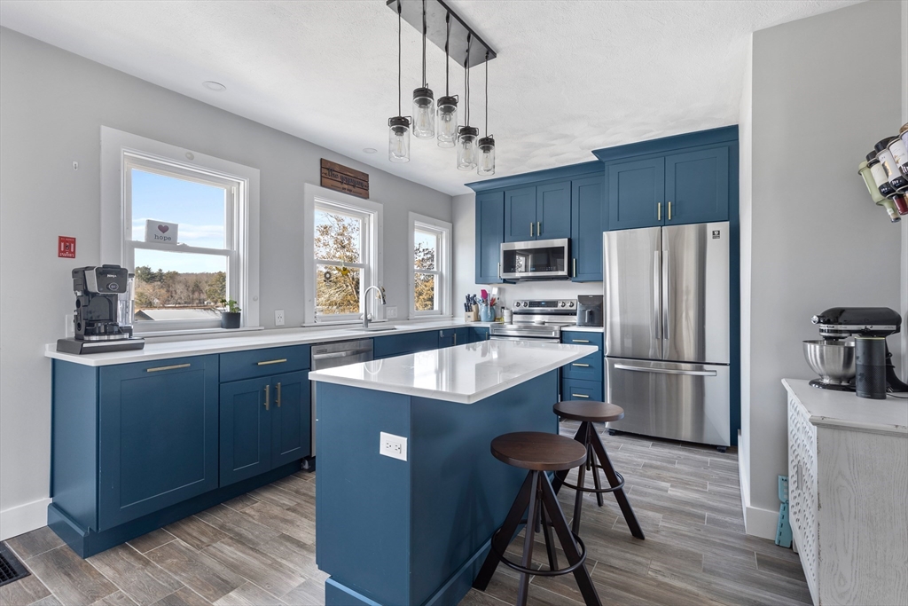 80 Dutcher St, Hopedale