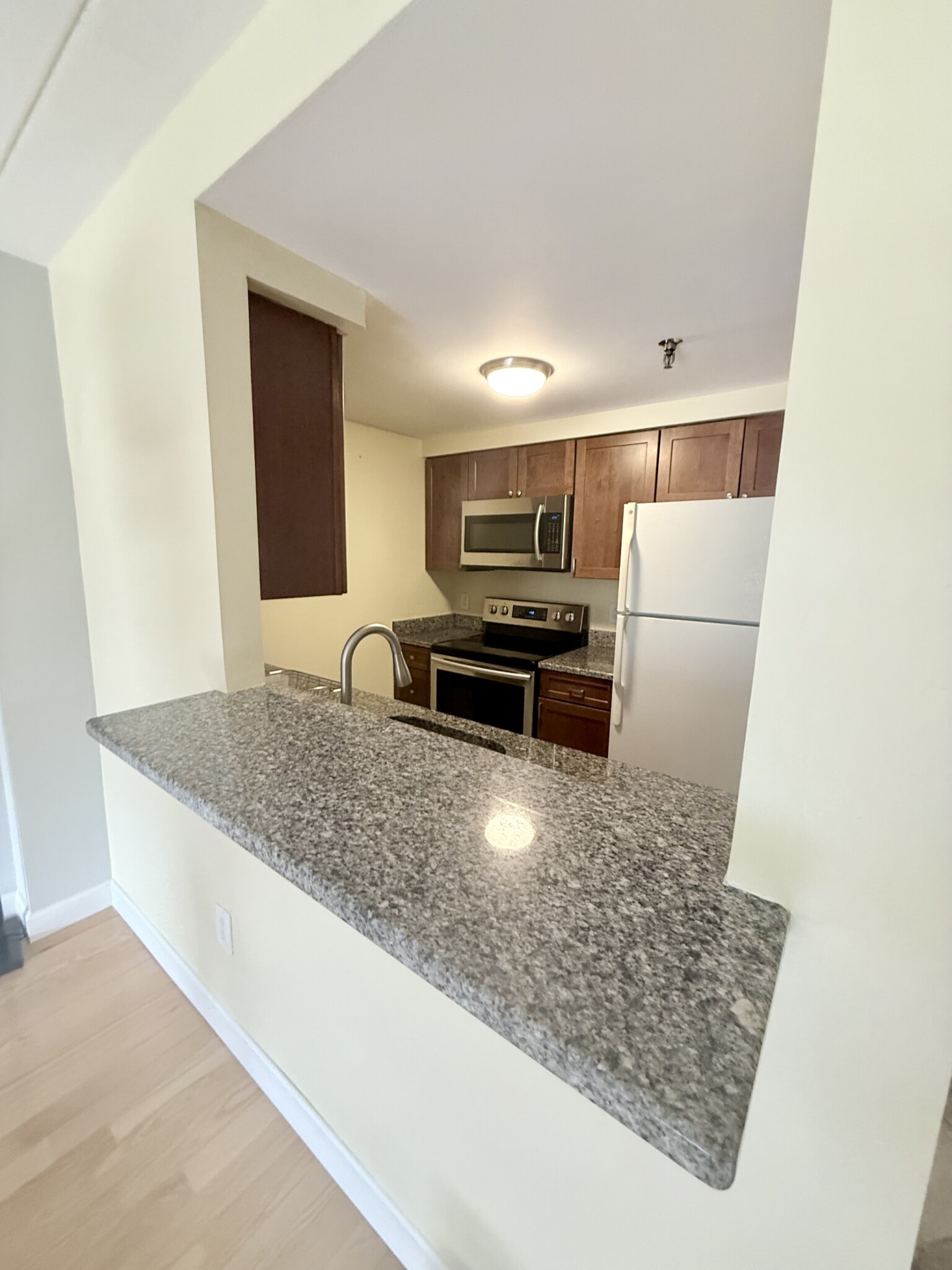 1933 Commonwealth Ave, Brighton