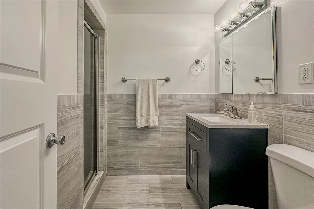 50 Green St, North Brookline