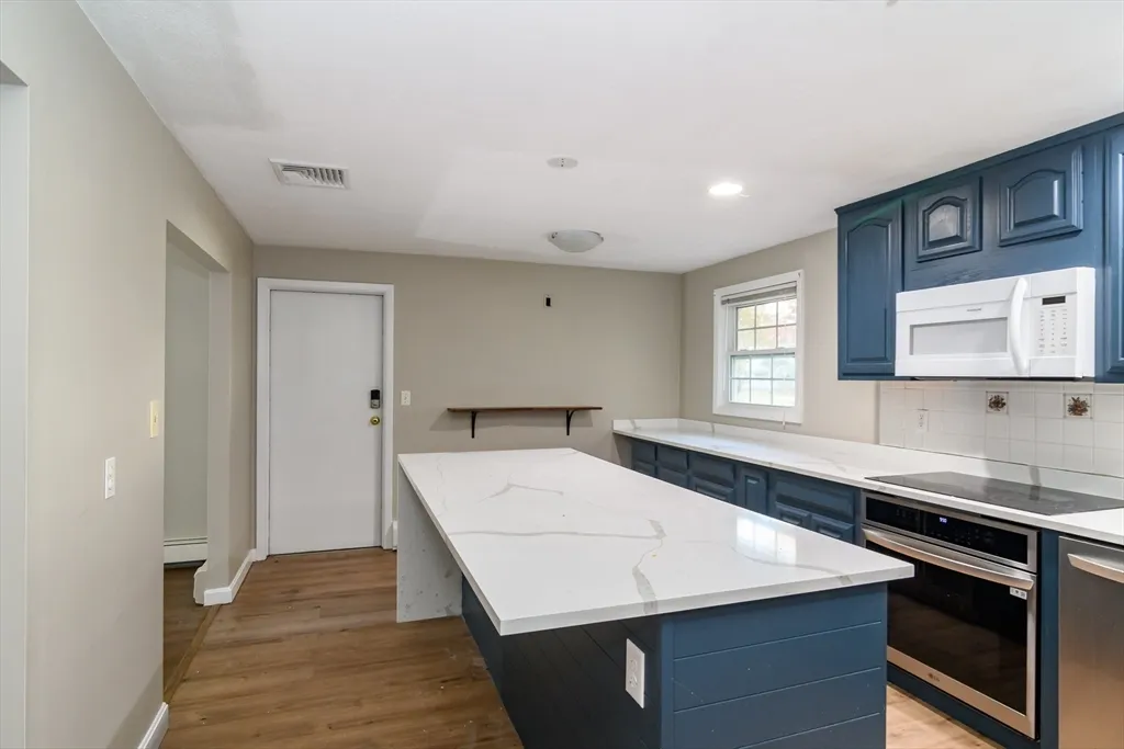 3 Hickory Ln, Nobscot