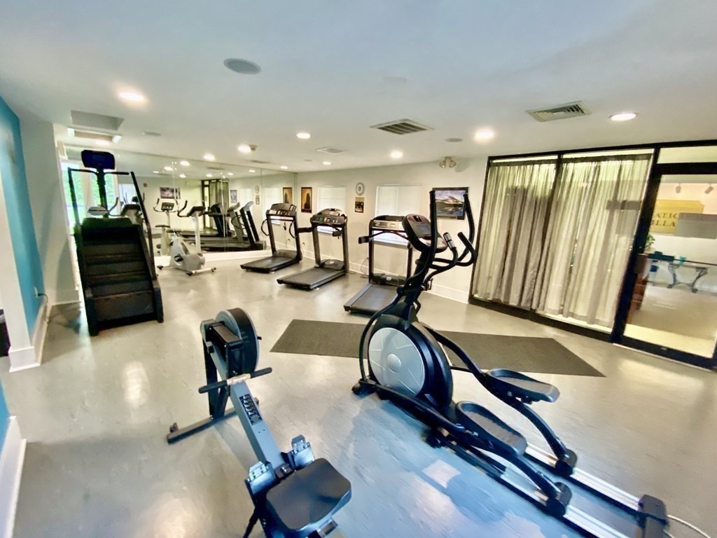 52 Village Brook Ln, Natick