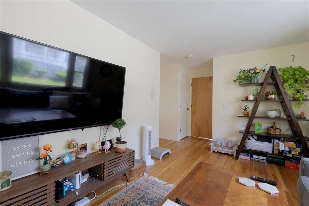 89 Brayton Rd, Oak Square