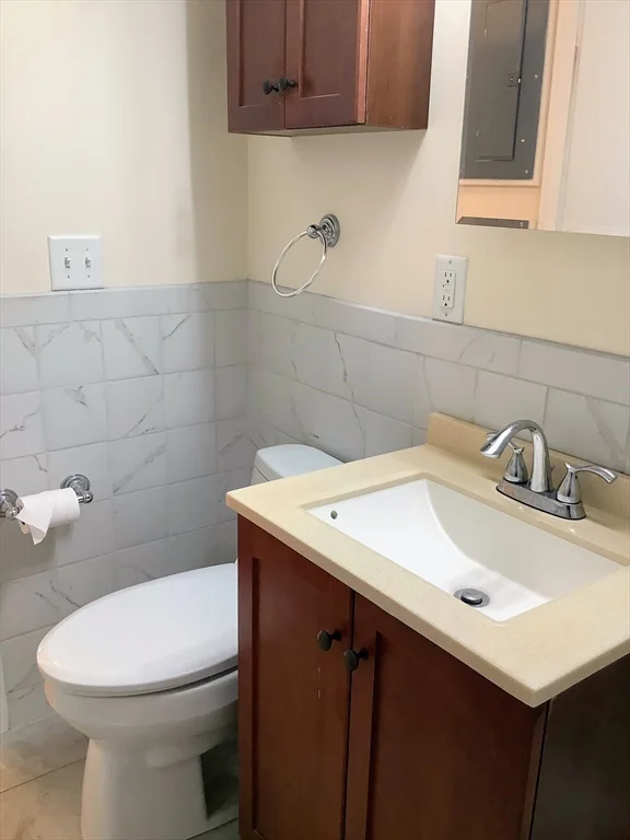 1105 Lexington St, Waltham