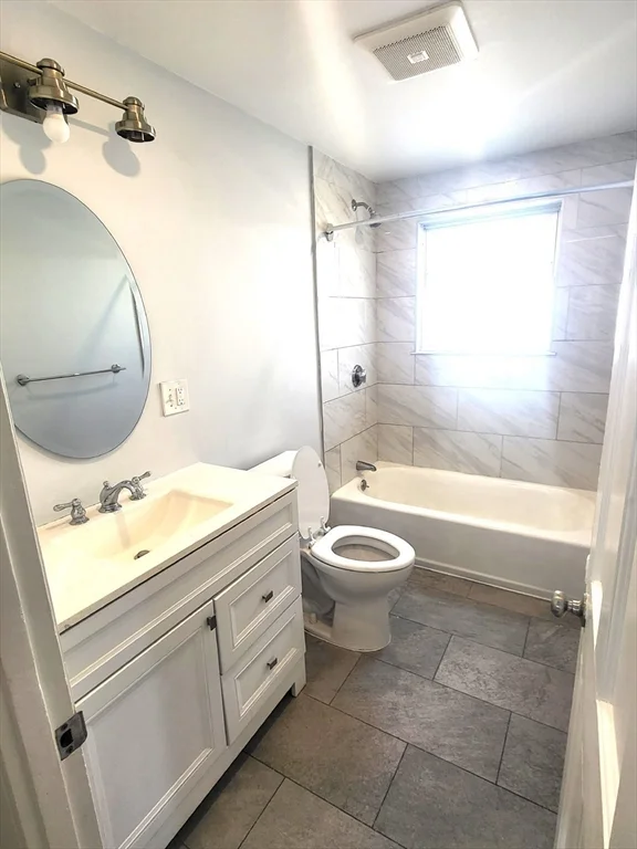 169 Wood Ave, Hyde Park