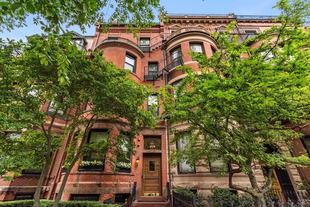 275 Marlborough St, Back Bay