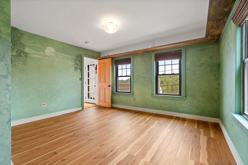 35 Merrimac, Amesbury