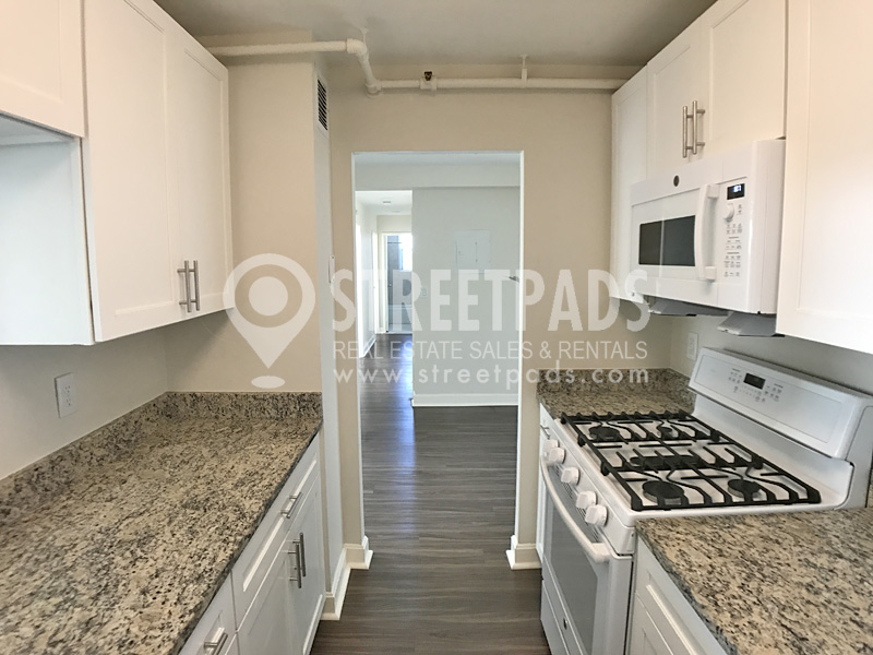 700 Huron Ave, Strawberry Hill