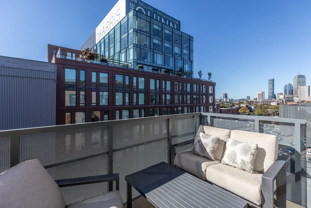 32 Traveler St, South End