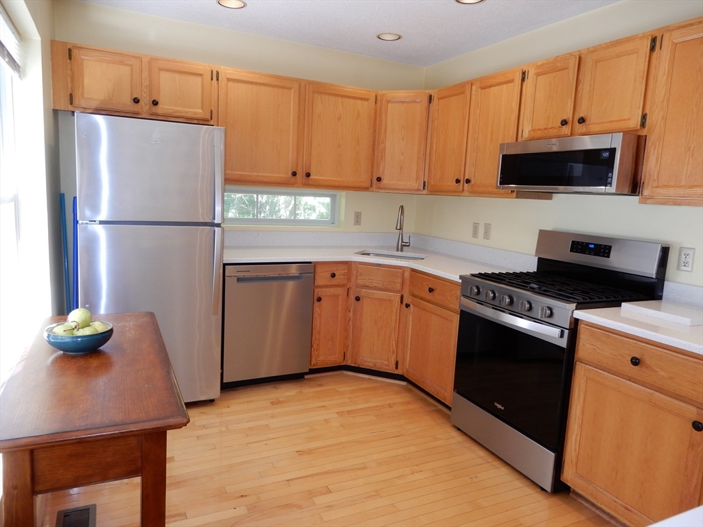 5 Bradshaw Ln, Foxboro