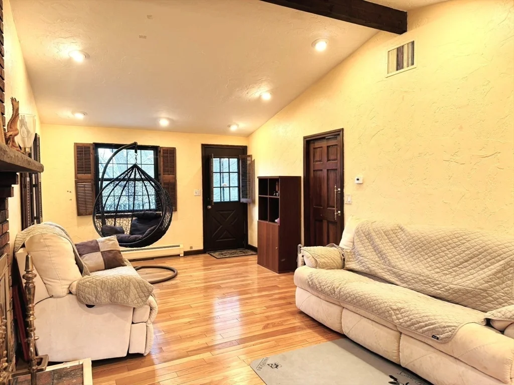 2 Blueberry Hill Ln, Arlington Heights