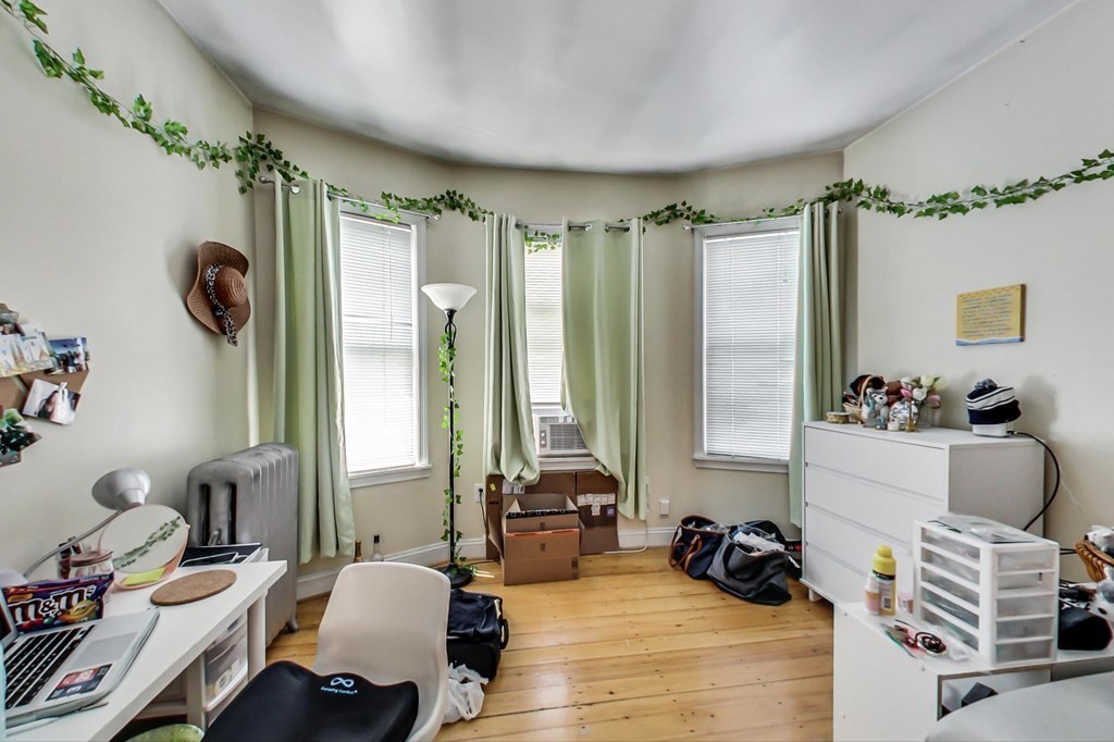 47 Hillside St, Mission Hill