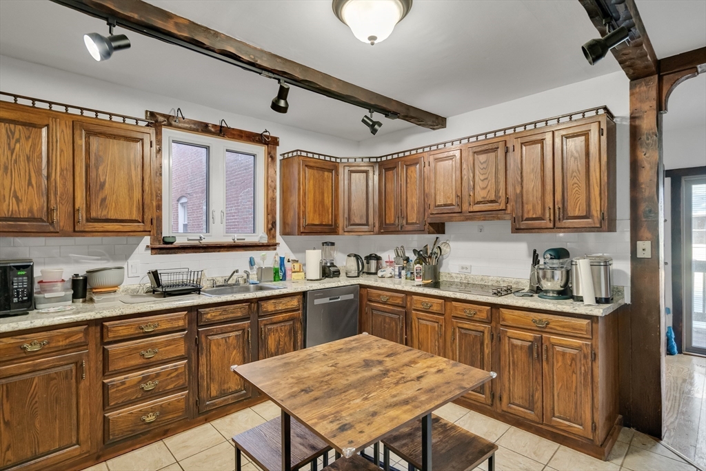 98 Cypress St, Emerson Gardens