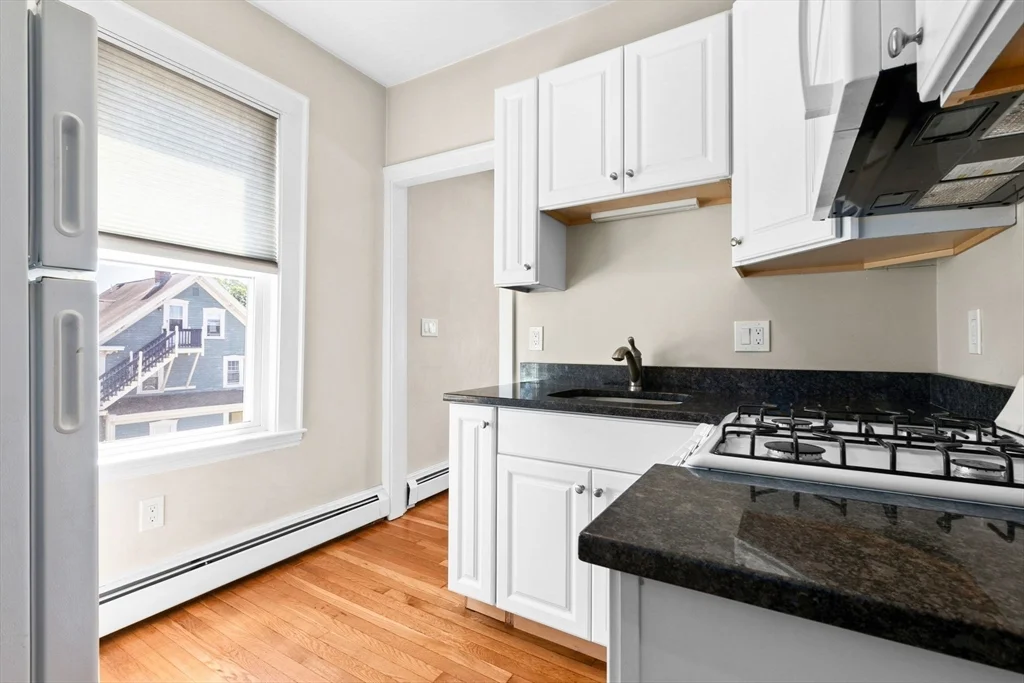 28 Poplar St, Danvers