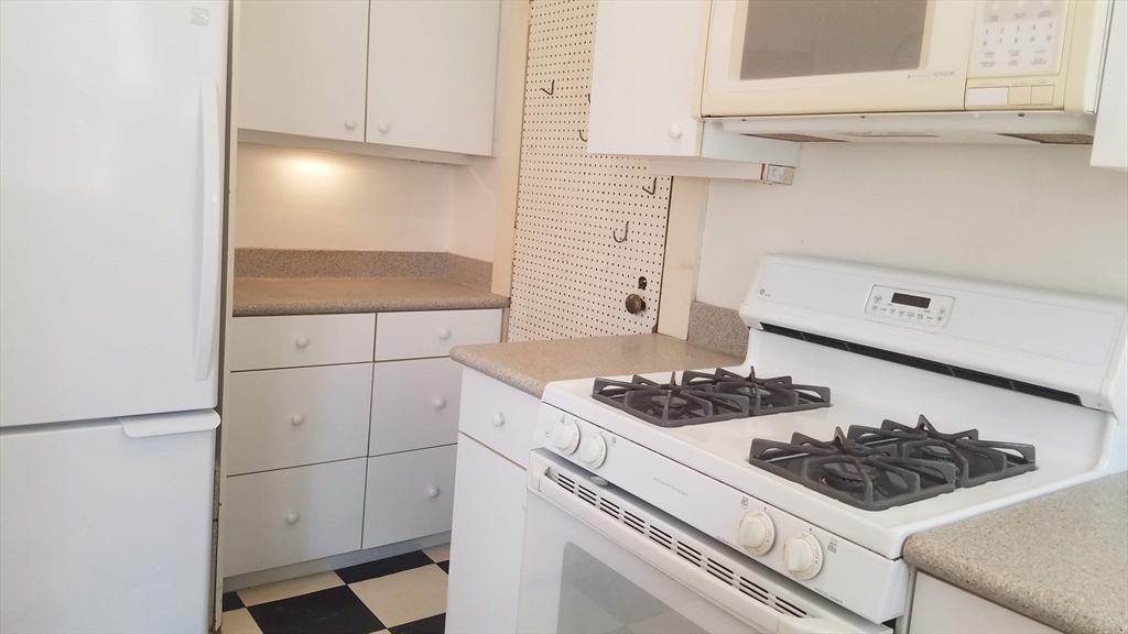 77 Martin St, Neighborhood Nine