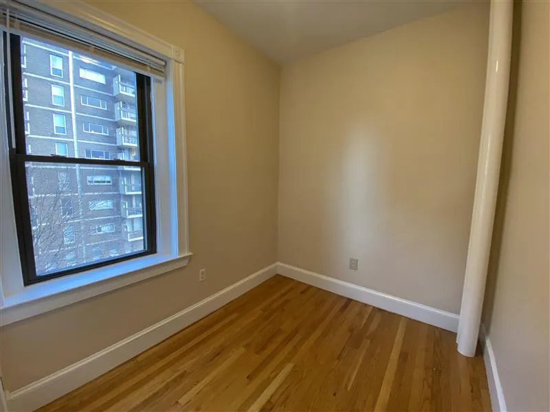 888 Massachusetts Ave, Riverside