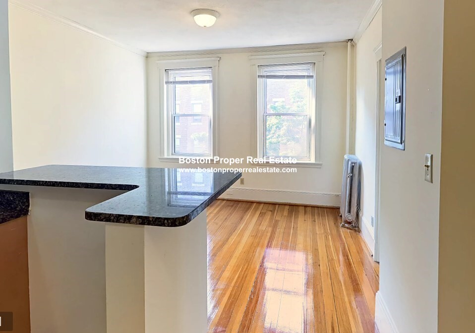 55 Queensberry St, Fenway