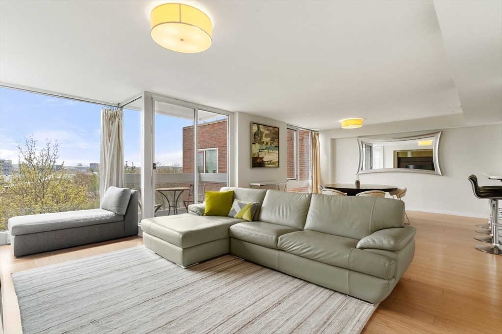 975 Memorial Dr, Harvard Square