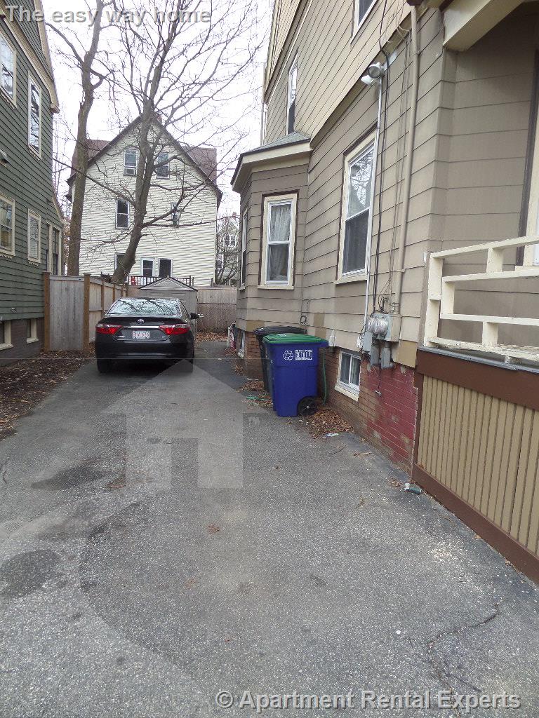 22 Highland Rd, Davis Square