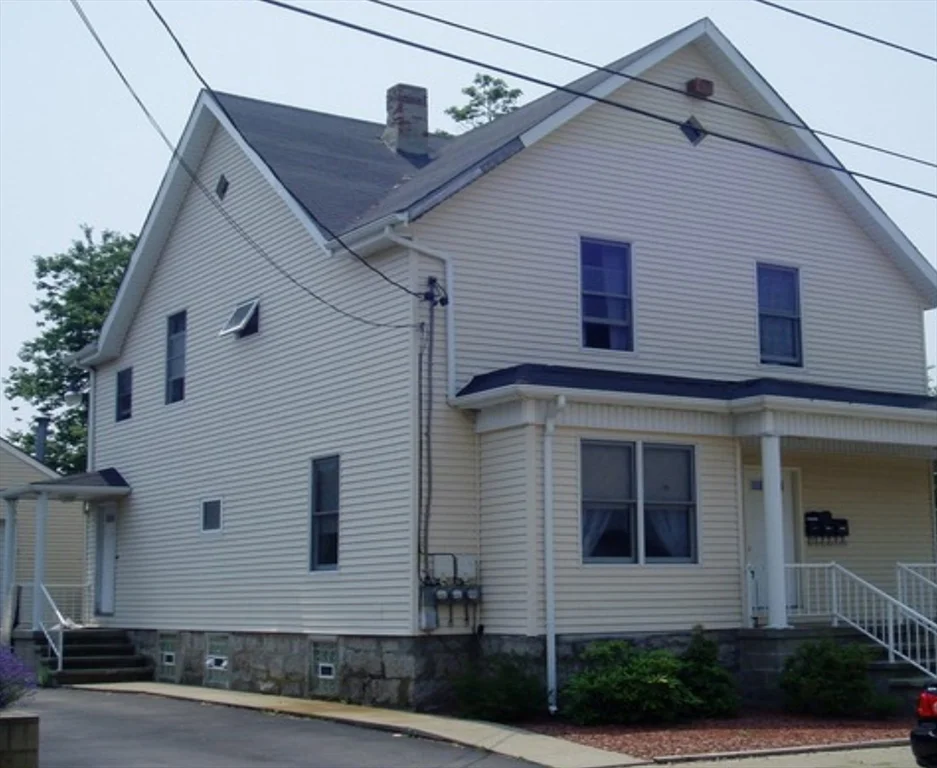 355 Field St, Fall River