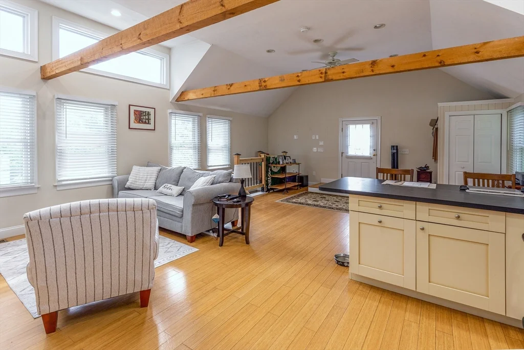 44 Russell St, Downtown