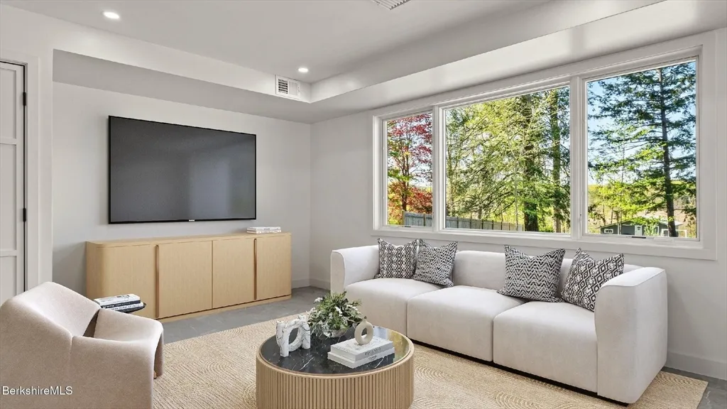 29 Chestnut Rd, Richmond